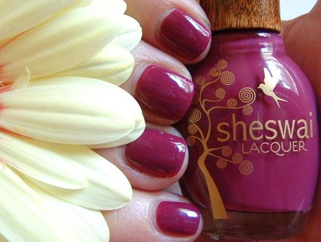 sheswai lacquer in a violet shade