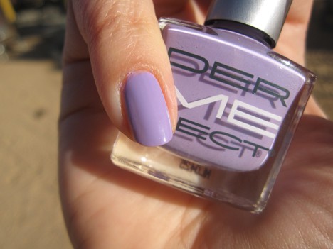 A hand with a medium lilac nail polish