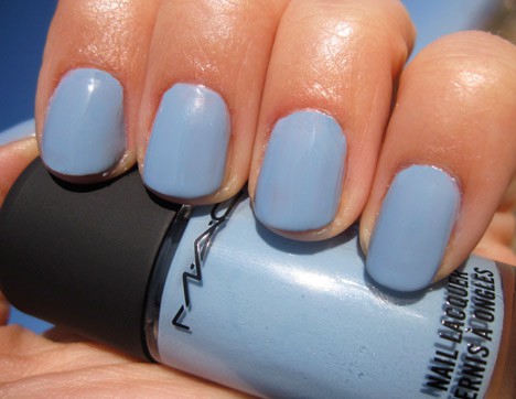 MAC Baking beauties Bleu Velvet nail lacquer