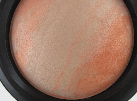 Mineralize Skinfinish light coral peach with light beige pearl shade
