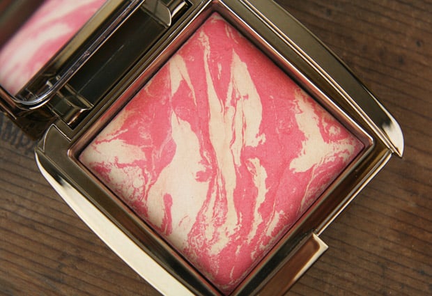 Hourglass-Ambient-Light-Blush-diffused-heat