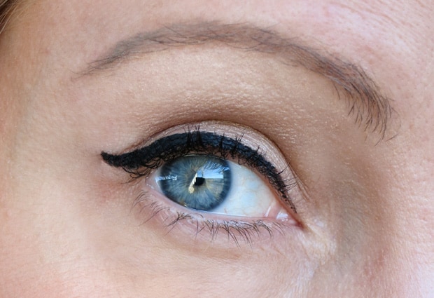 Benefit-Theyre-Real-Liner-on-eye