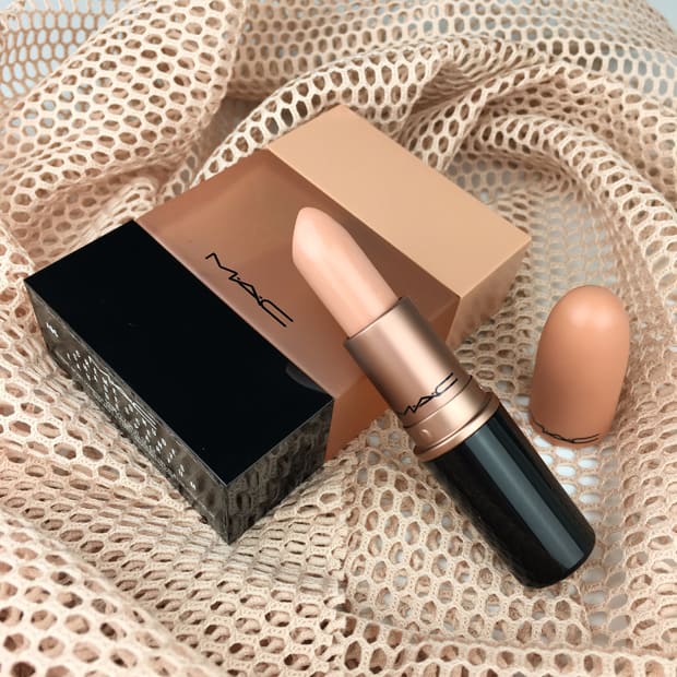 beauty-blogger-gift-picks-mac-shadescents-creme-d-nude