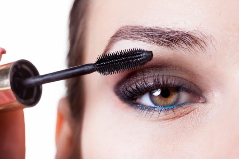 Is Mascara Bad For Your Eyelashes? Here's The Truth.