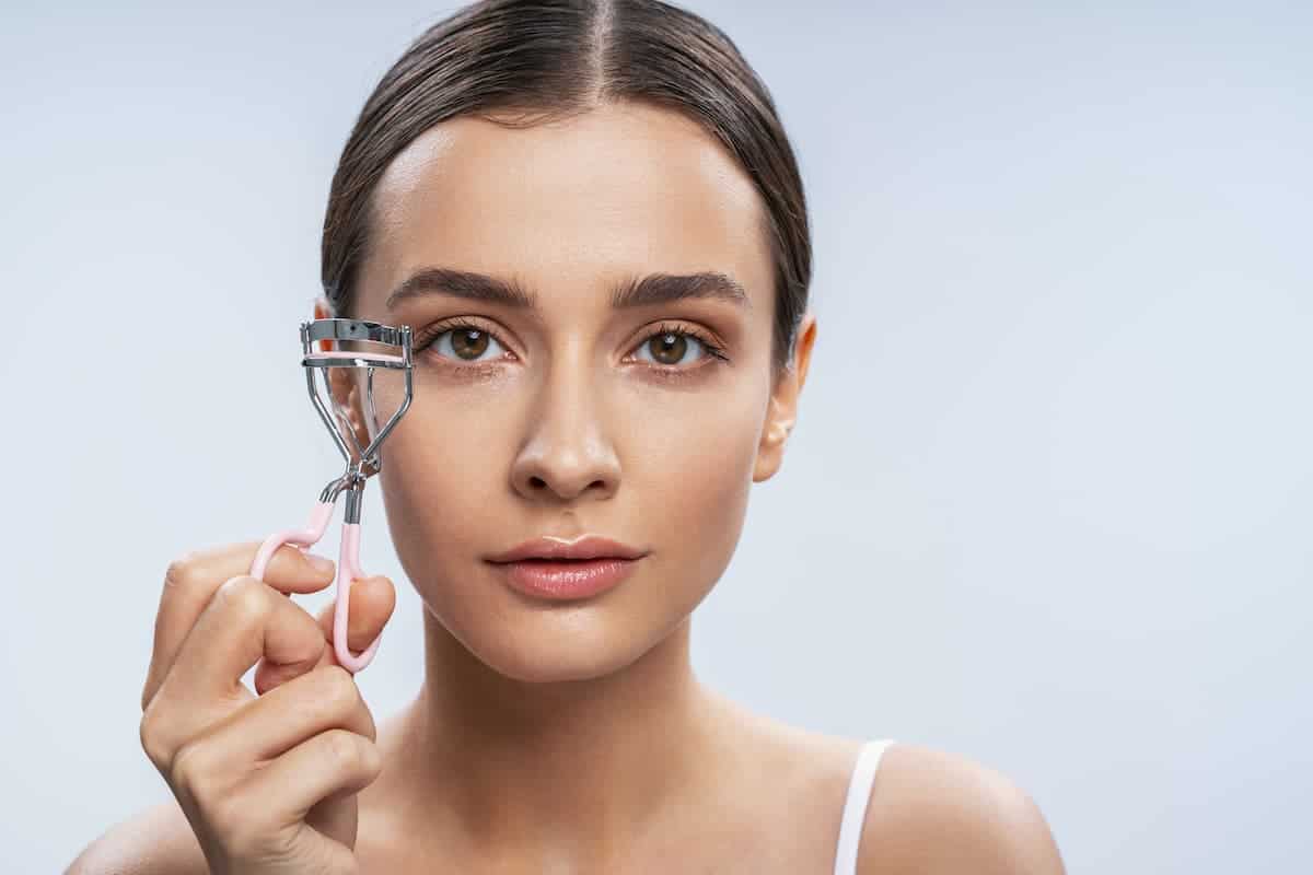 5 Best Heated Eyelash Curlers + Tips For LongLasting Results