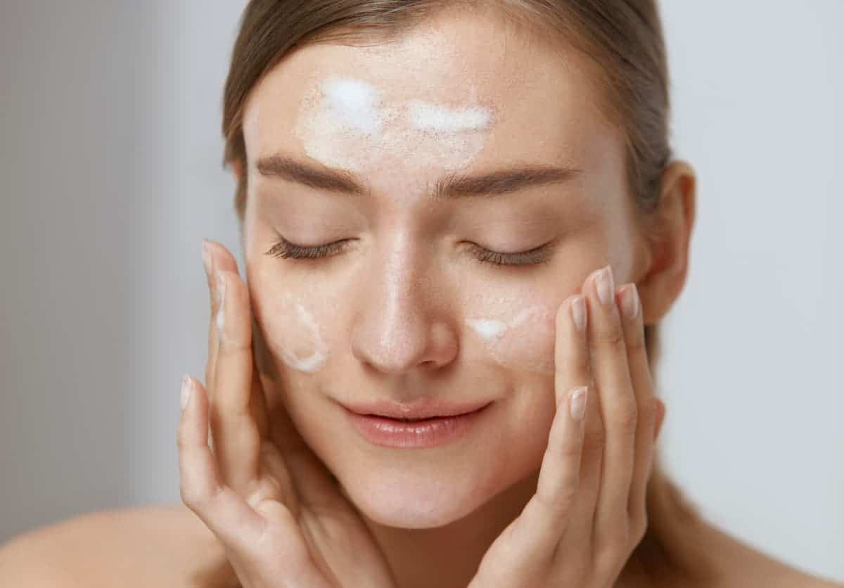 Toner vs Cleanser: Do You Need to Add Both in Your Skincare?