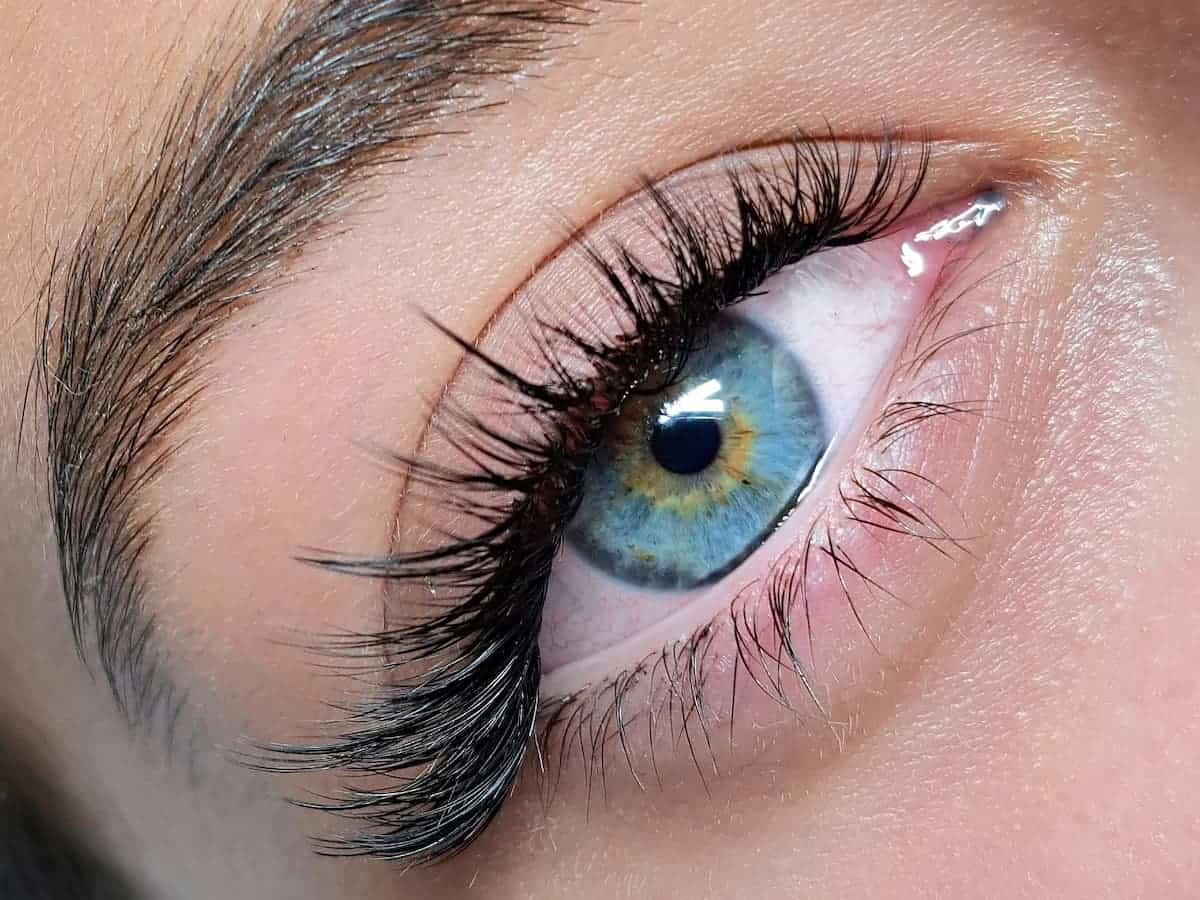 What Are Wispy Eyelash Extensions? The Ultimate Guide
