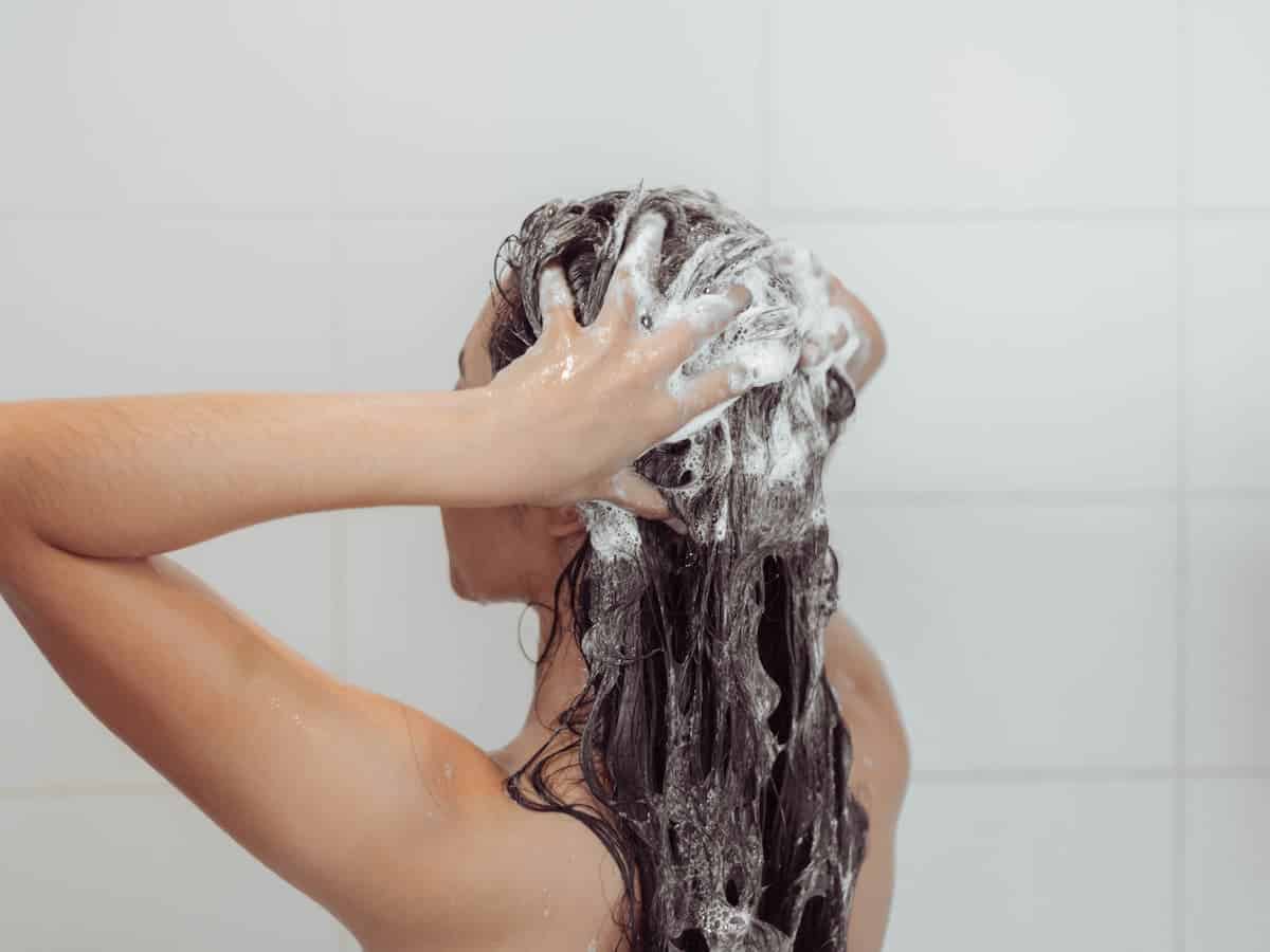 9 Top Shampoos for Soft Water For Healthy Hair + Scalp