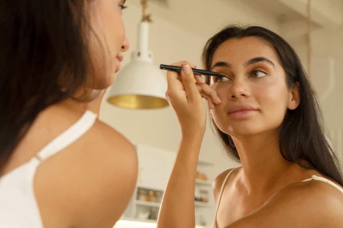 8 Top Eyeliners for Tightlining That Make Seductive Eyes Easy