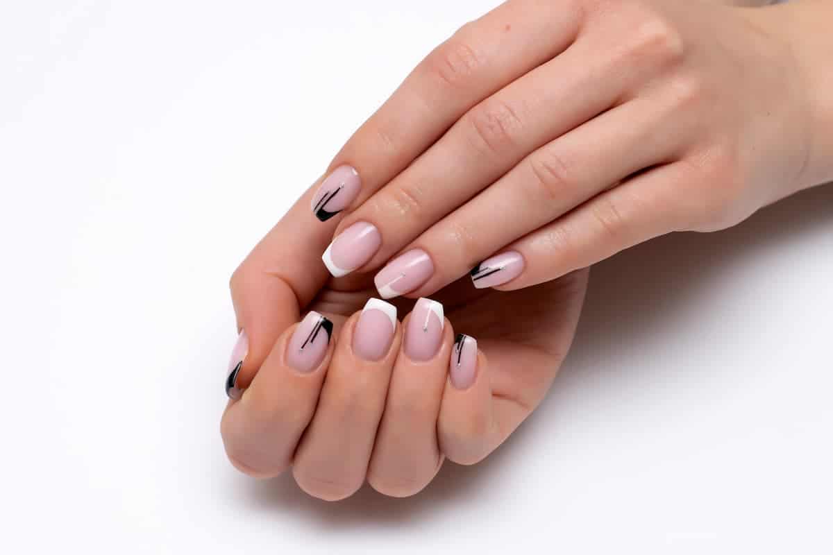 Black And White Nails For A Trendy Mani