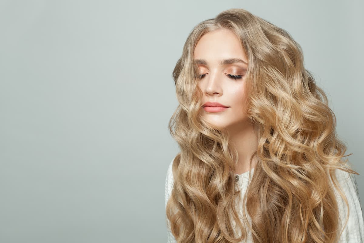 How to Curl Hair Extensions With Or Without Heat