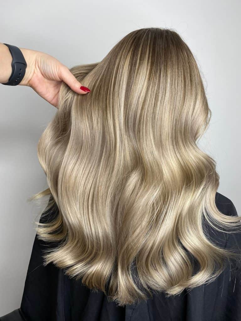 25 Blonde Hair with Lowlights Examples For Gorgeous Dimension