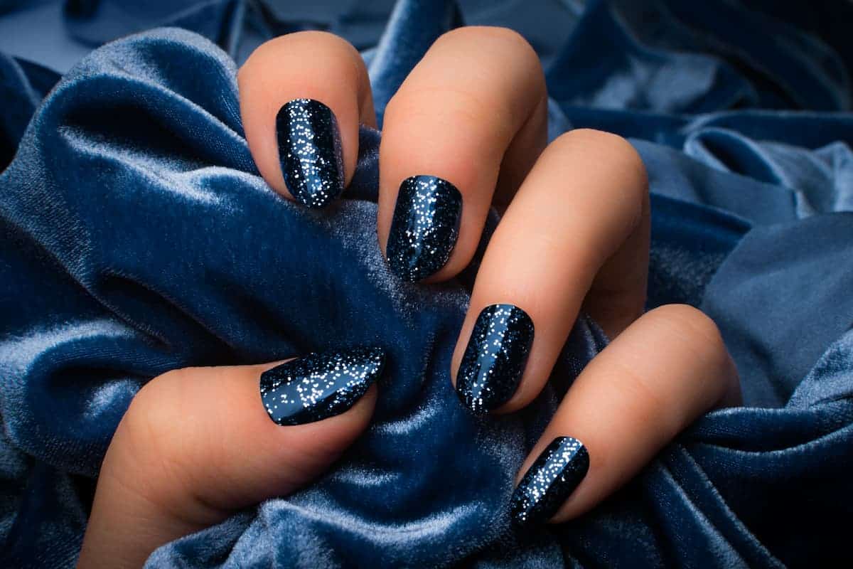 55 Dazzling Blue Nails with Glitter for Your Next Manicure