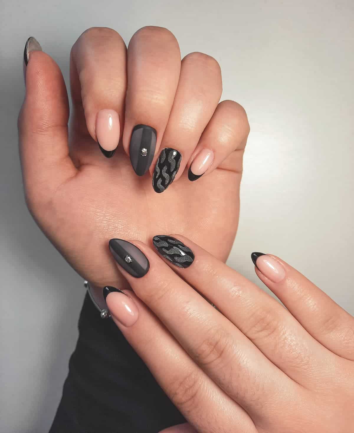 55-trendy-black-and-nude-nails-for-a-drop-dead-gorgeous-mani