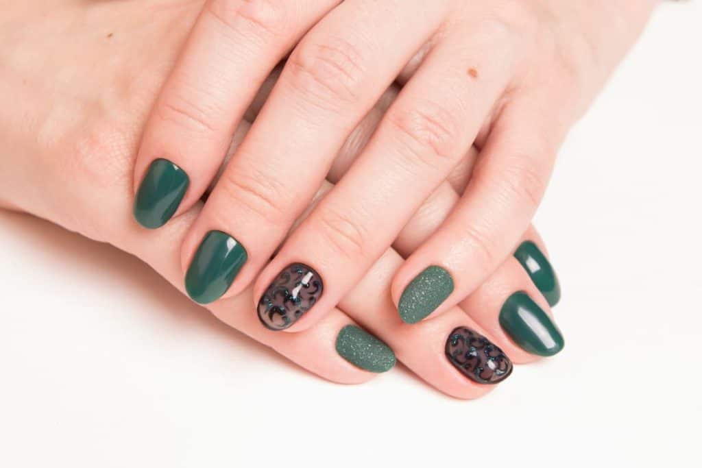 tro Gentagen Snestorm 29 Black and Green Nails That Are Fun and Unique