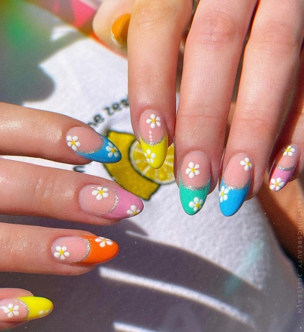 51 Daisy Nail Designs: Blooming with Summer Vibes
