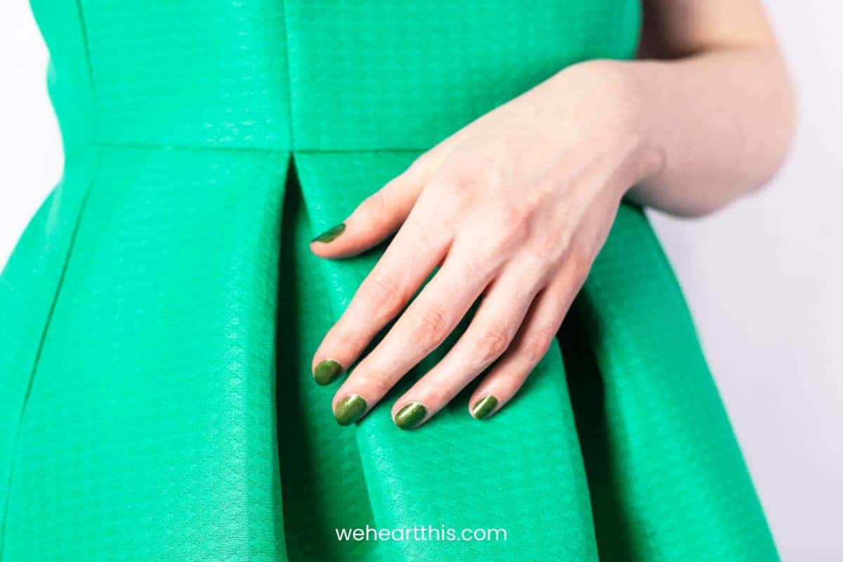 nail color that go with red dress