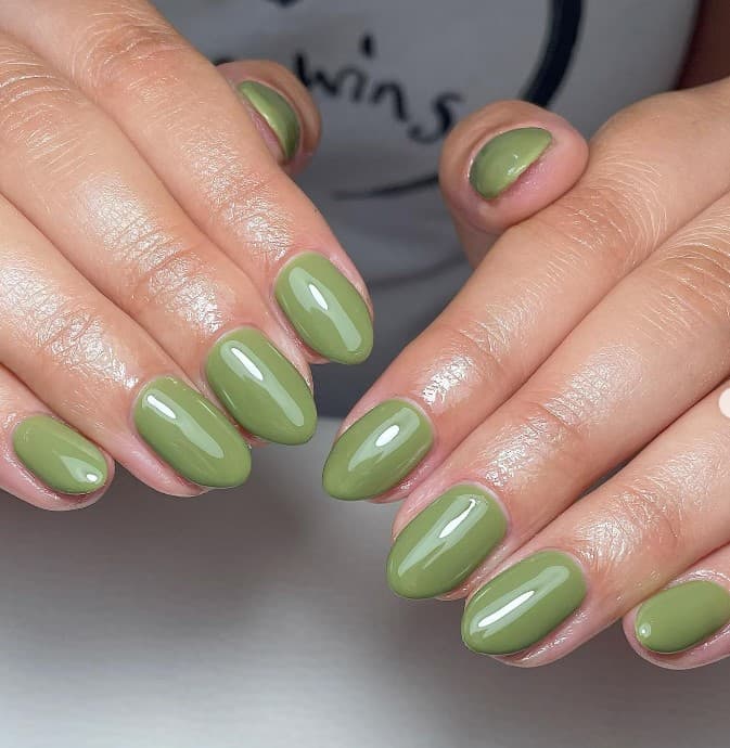 30+ Olive Green Nails for a Chic and Earthy Look