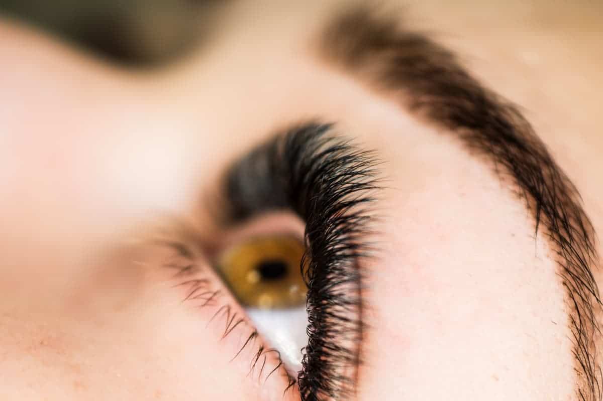 How To Remove Eyelash Glue 6 Safe and Effective Methods
