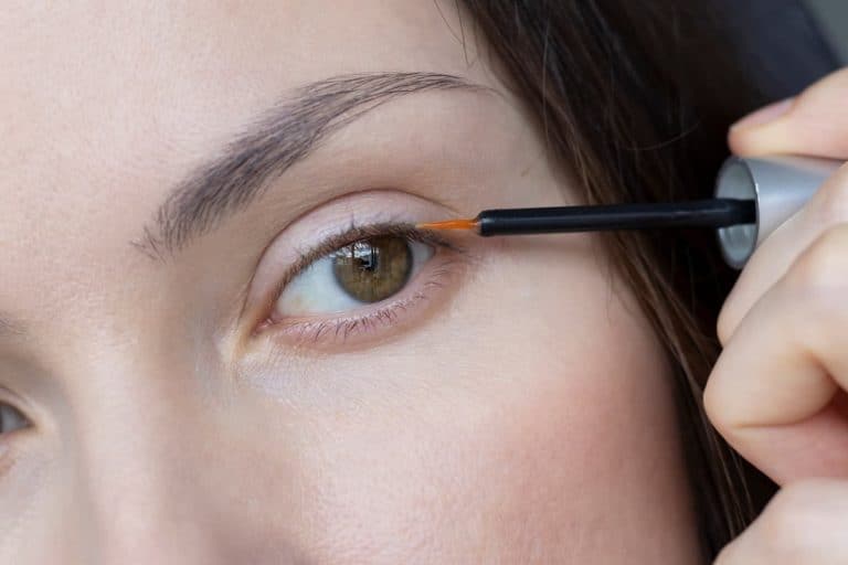 how-to-remove-eyelash-glue-6-safe-and-effective-methods