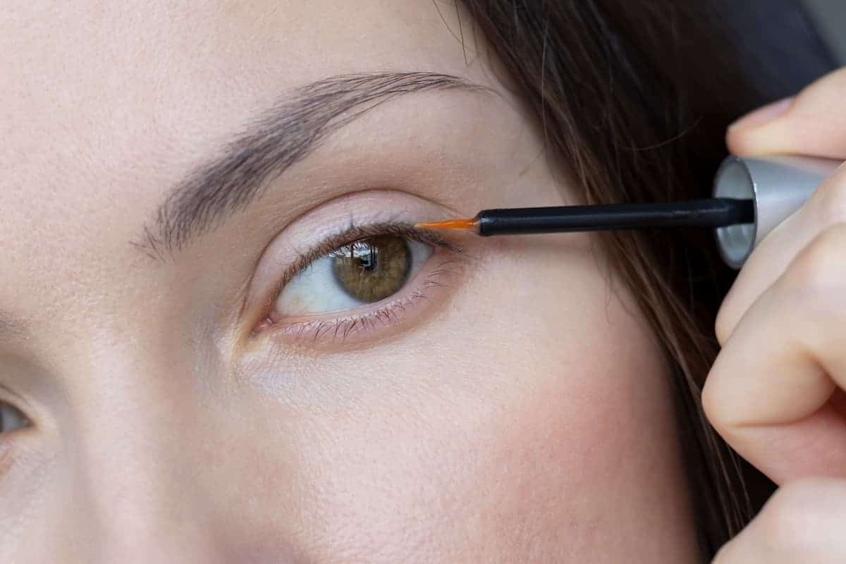 How To Remove Eyelash Glue 6 Safe and Effective Methods