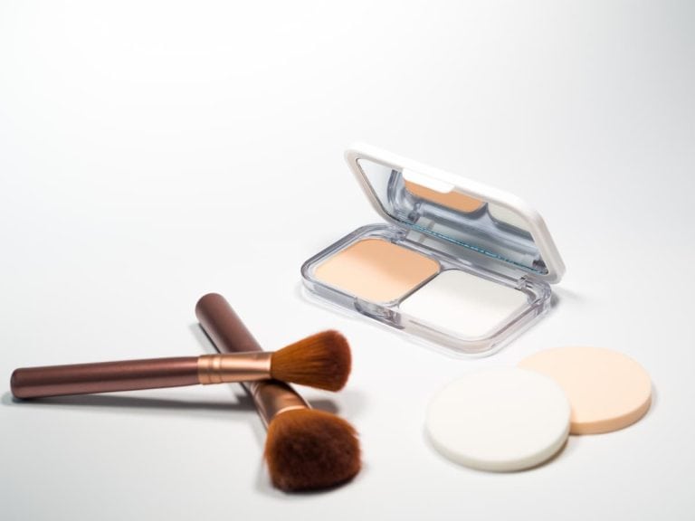 Pressed Powder vs. Loose Powder as Setting Powder