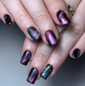 45 Mesmerizing Cat-Eye Nail Designs for a Purr-fect Mani