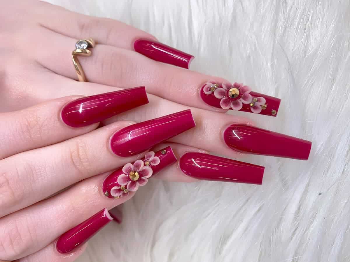 Amazon.com: MISUD Coffin Press on Nails Long Fake Nails Glossy Glue on Nails  Red Swirl Acrylic Nails Ballerina French Tip Artificial Nails Bling Glitter  Stick on False Nails with Design 24 pcs :