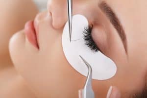 How Much Do Eyelash Extensions Cost? What's The Price?