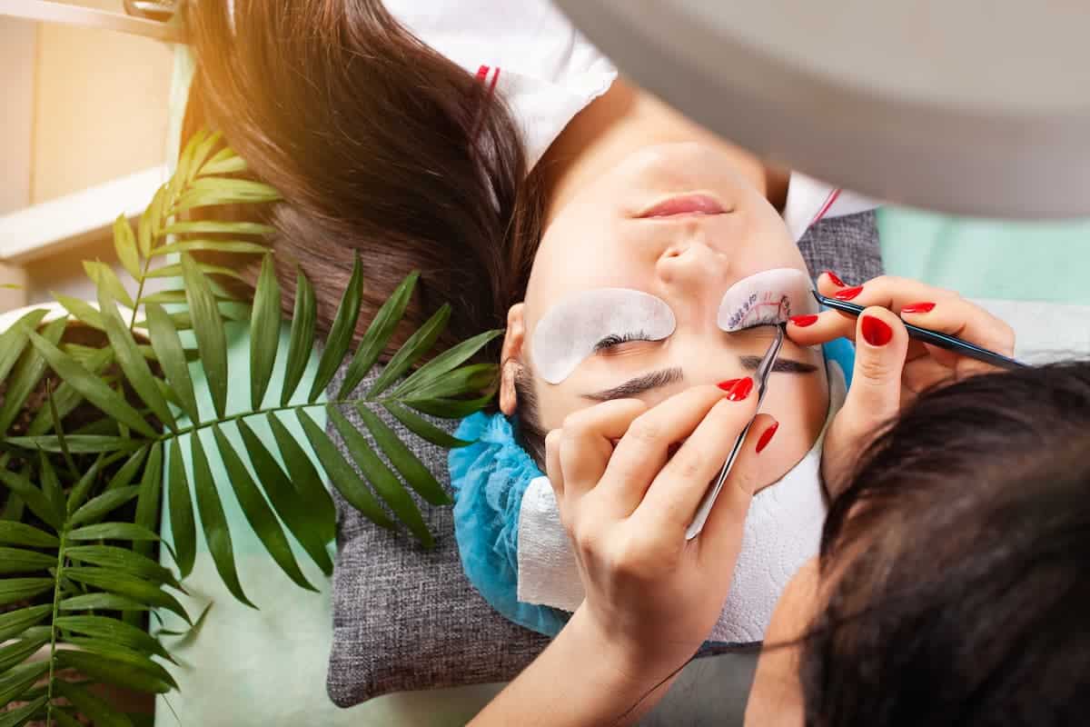 How Much Do Eyelash Extensions Cost? What's The Price?