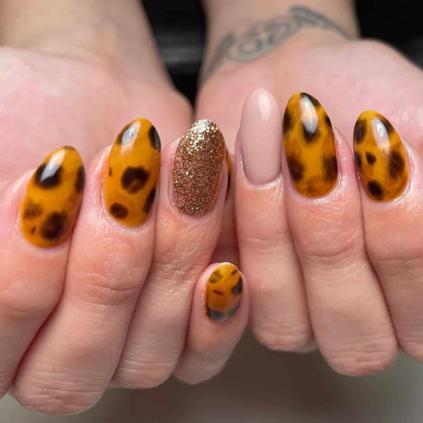 60 Tortoiseshell Nail Designs for a Timeless and Trendy Look!