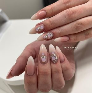 44 Chic and Timeless Nude Almond Nail Designs