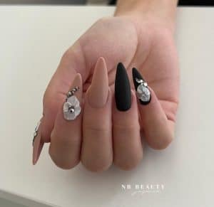 44 Chic and Timeless Nude Almond Nail Designs