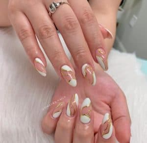 44 Chic and Timeless Nude Almond Nail Designs