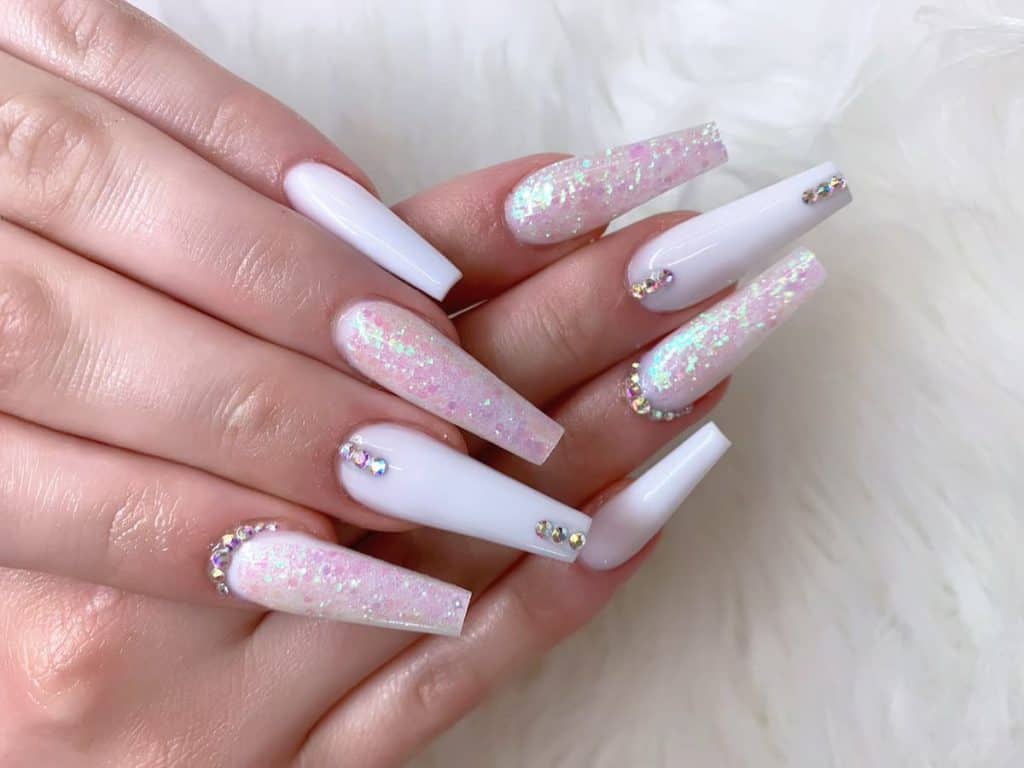 Amazon.com: EALGA Wide White Outlined Pink French Press on Nails with  Rhinestones, Long Coffin False Nails, Pink and White Press on Nails Art,  Acrylic Press on Nails, 12 sizes, 24 pieces EALGA-ST045 :