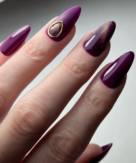 The combination of glossy nails and matte purple nails in deep violet creates a subtle but striking contrast.