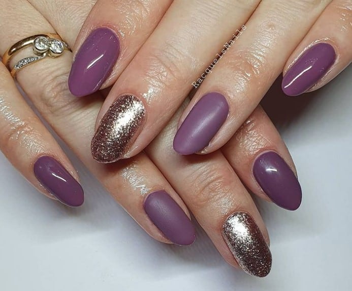 This mauve acrylic nail design alternates between the soft touch of matte and the shine of gloss, with a rose gold glitter accent nail that sparkles against the velvety backdrop.