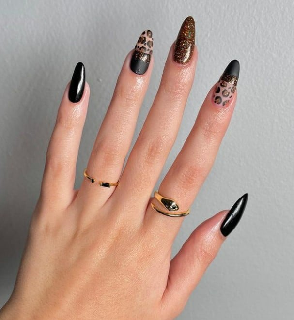 Alternating between glossy black sophistication, a half-and-half matte and leopard print design divided by a gold glitter stripe, and a full-on sparkle of gold glitter nails, this set promises to be your go-to glam accessory for any evening escapade.